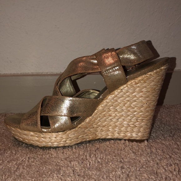 Jessica Simpson Gold Wedge Heel - Picture 2 of 2